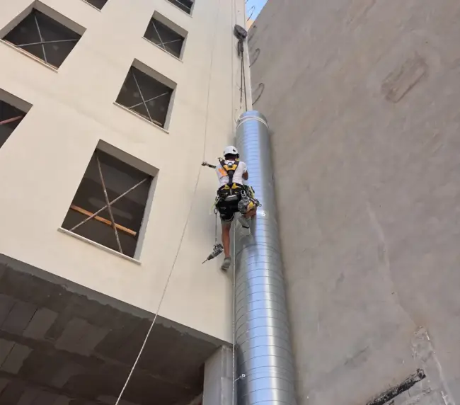 Trabajos verticales realizados en Alicante y Murcia Canalones limpios